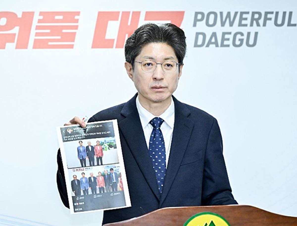정장수 대구시 경제부시장이 25일 시청 기자실에서 기자회견을 열고 명태균씨의 법률대리인 남상권 변호사의 언론 인터뷰 내용에 대해 “허위 날조”라며 반박하고 있다. / 대구시 제공