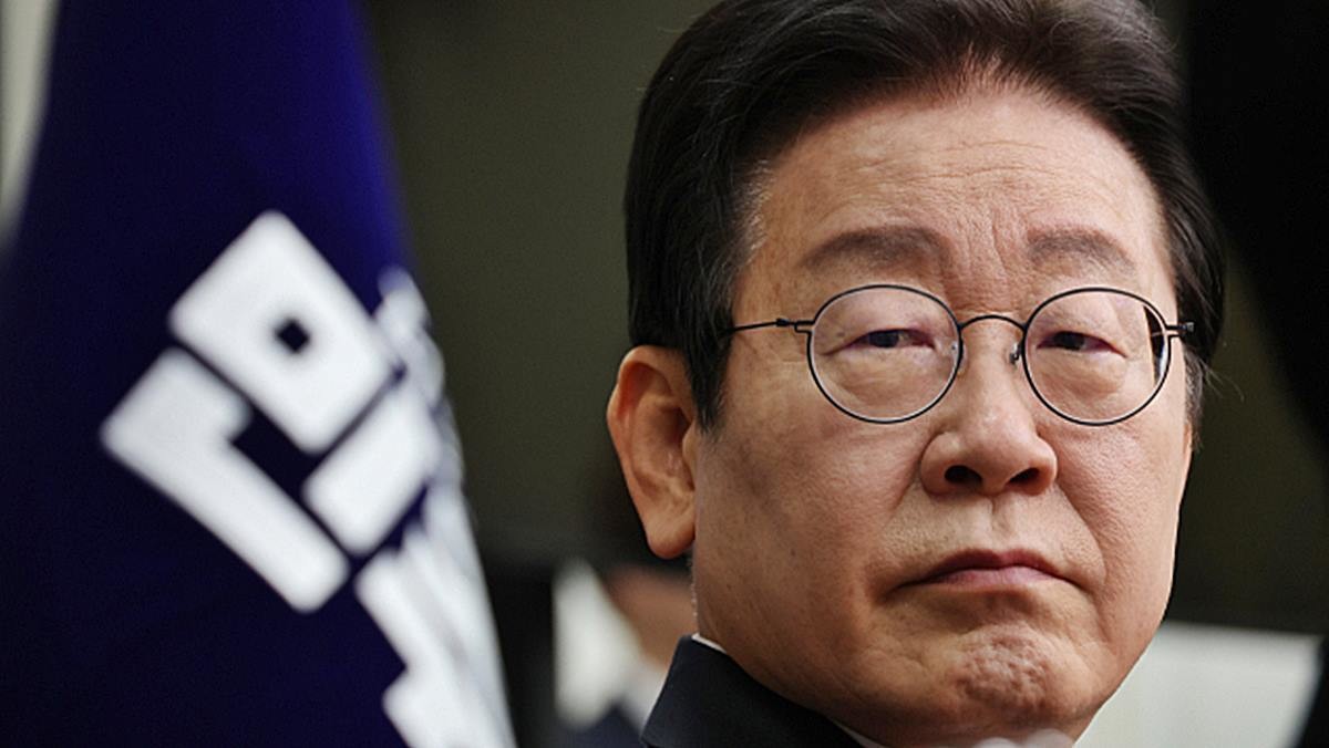 이재명 더불어민주당 대표가 서울 여의도 국회에서 열린 최고위원회의에 참석해 발언을 들으며 생각에 잠겨 있다. / 연합뉴스