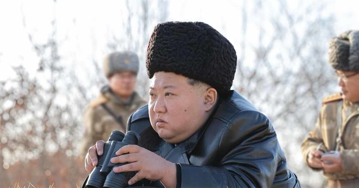 북한 노동당 기관지 노동신문은 28일 '조선인민군 서부지구 미사일연합부대 해당 구분대가 2월 26일 오전 조선서해 해상에서 전략순항미사일 발사훈련을 진행했다'라고 보도했다. 김정은 당 총비서도 훈련을 참관했다. / 북한 노동신문