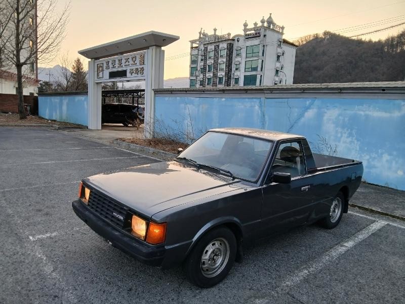 현대자동차 포니 픽업. 포니2 픽업의 후기형으로 추정된다. / 보배드림