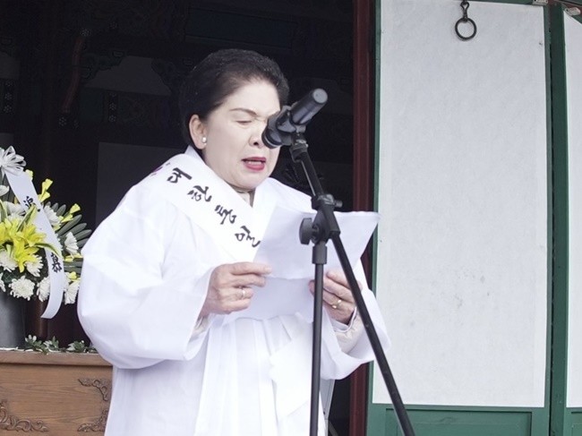 신통일한국 시대를 위한 3.1운동 106주년 기념 대한통일만세운동 및 평화행진에서 격려사를 하는 김수연 세계평화여성연합 한국 공동회장