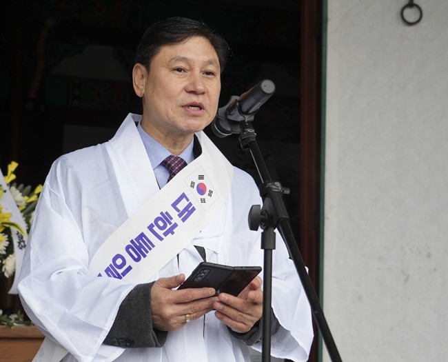 신통일한국 시대를 위한 3.1운동 106주년 기념 대한통일만세운동 및 평화행진에서 격려사를 하는 김영석 세계평화통일가정연합 부협회장