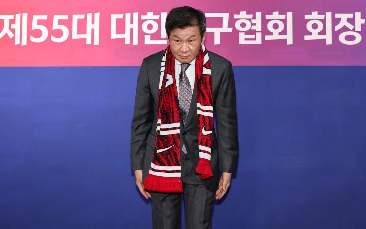 고개숙여 인사하는 정몽규 회장. / 뉴스1