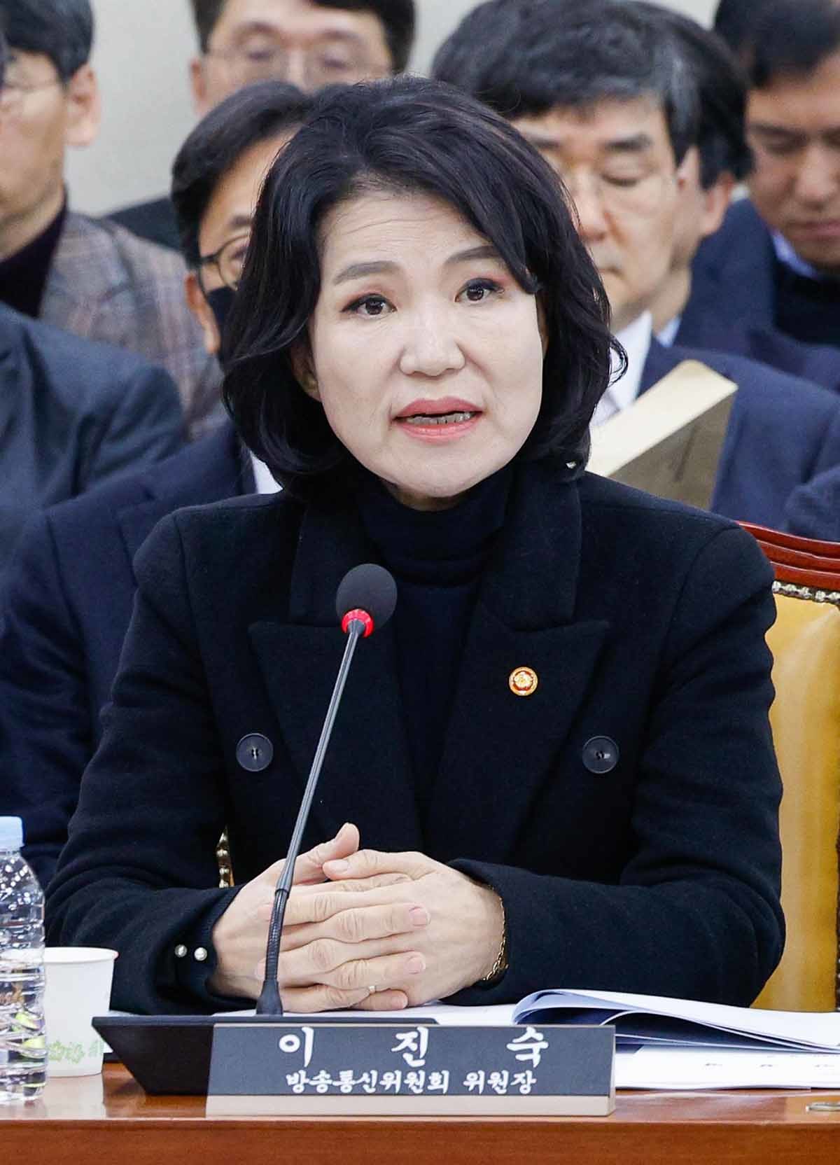 이진숙 방송통신위원회 위원장이 5일 서울 여의도 국회에서 열린 제423회 국회(임시회) 제1차 과학기술정보방송통신위원회 전체회의에 출석해 현안 질의에 답하고 있다. / 뉴스1