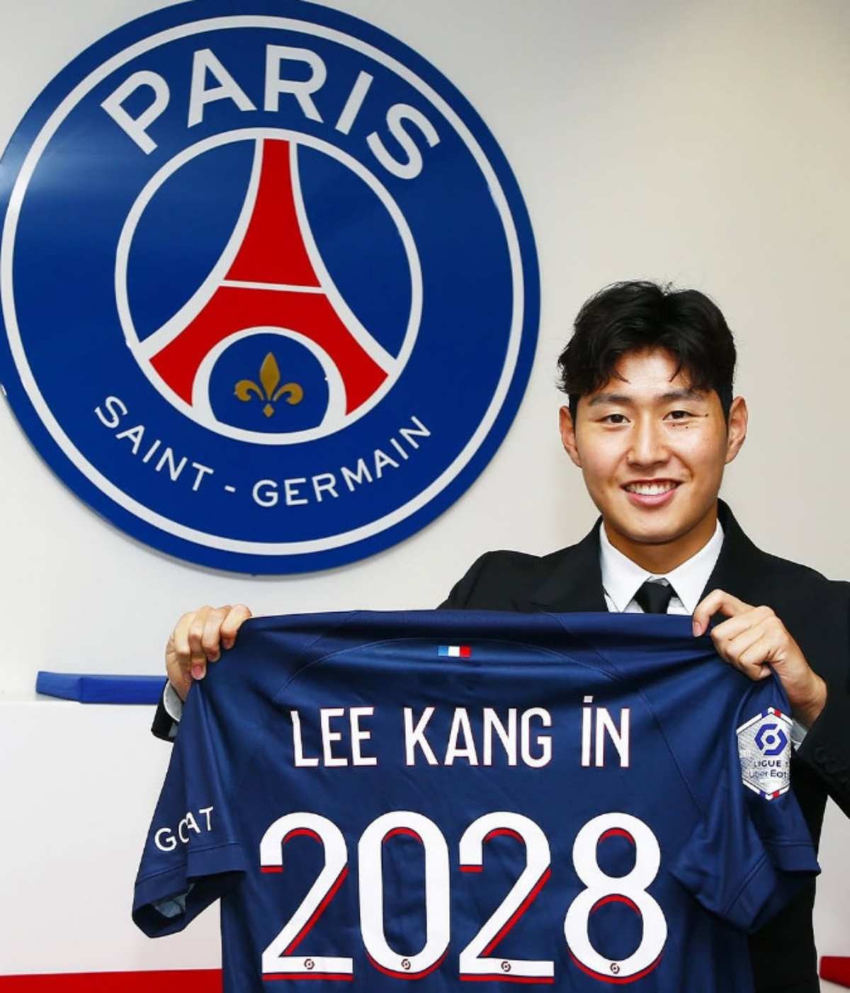 이강인 PSG 이적 당시 사진. / PSG-이강인 인스타그램