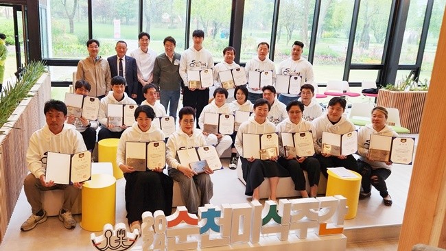 지난해 미식주간을 맞아 네이버 등에서 평점이 높은 20개 업소를 초청해 인증서와 인증패를 증정했다.