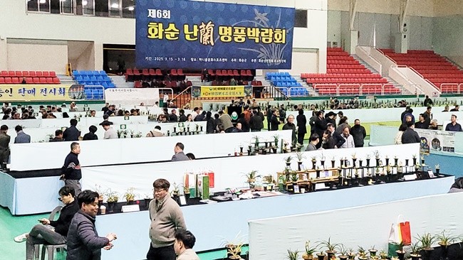 휴일인 16일 하니움문화스포츠센터 실내체육관에서 열린 ‘제6회 화순 난 명품 박람회’가 수많은 애란인들이 참석한 가운데 성황리에 마무리했다.