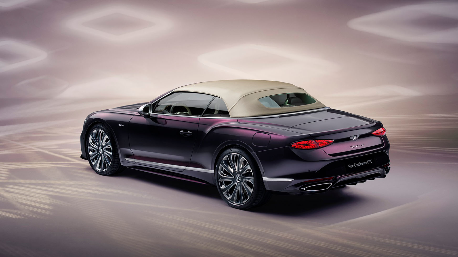 소프트탑이 닫힌 벤틀리 컨티넨탈 GTC. / 벤틀리모터스코리아