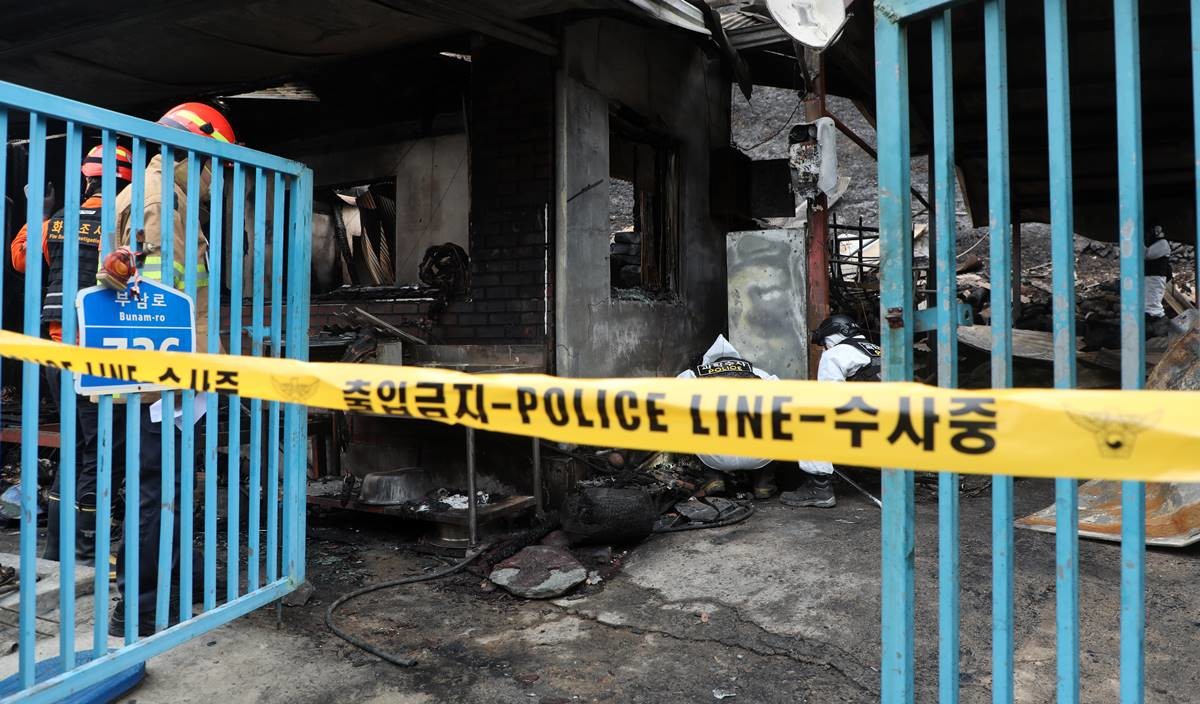 산불로 번진 무주 주택 화재 현장 감식 / 뉴스1