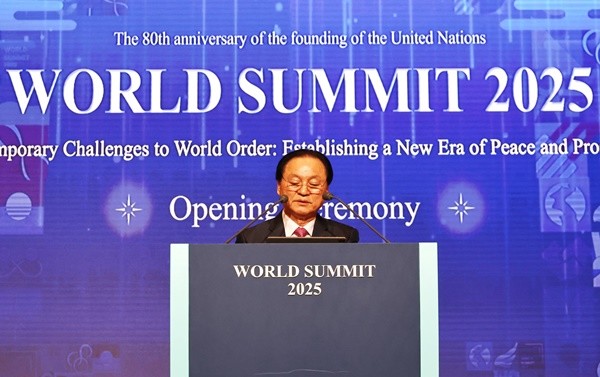2025 월드서밋 개회식에서 환영사를 하는 양창식 UPF 세계의장