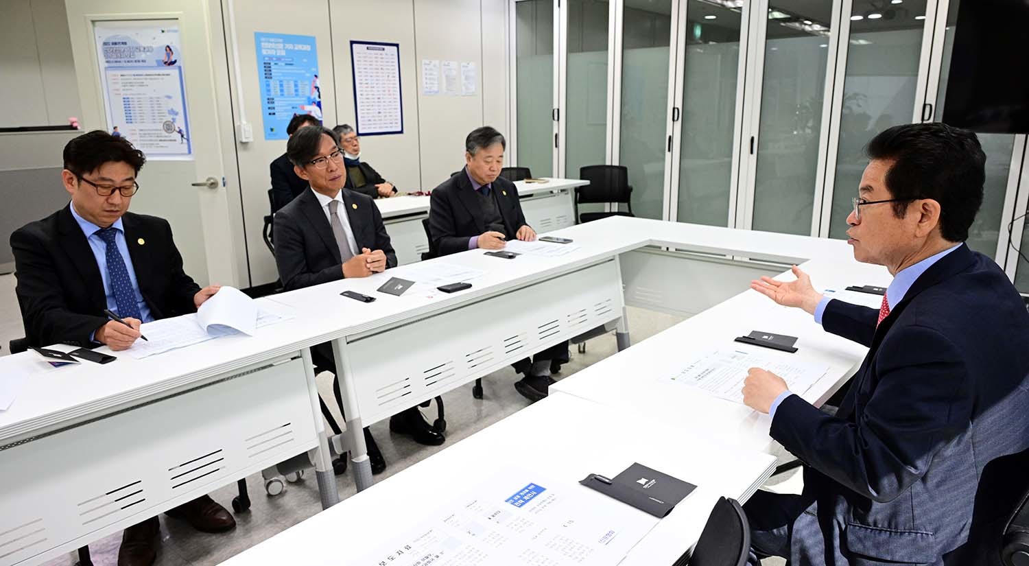 이철우 경북도지사가 한국프레스센터에서 한국인터넷신문협회(인신협)와 간부들과 간담회를 갖고 있다. / 인신협 제공