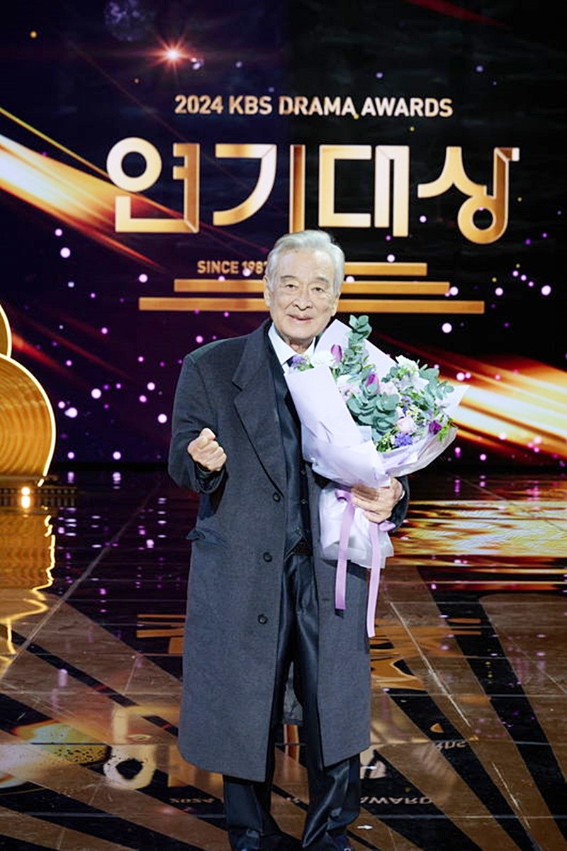 지난해 12월 31일 열린 '2024 KBS 연기대상'에 참석한 배우 이순재 모습. 기사 이해를 돕기 위한 자료 사진 / KBS 제공