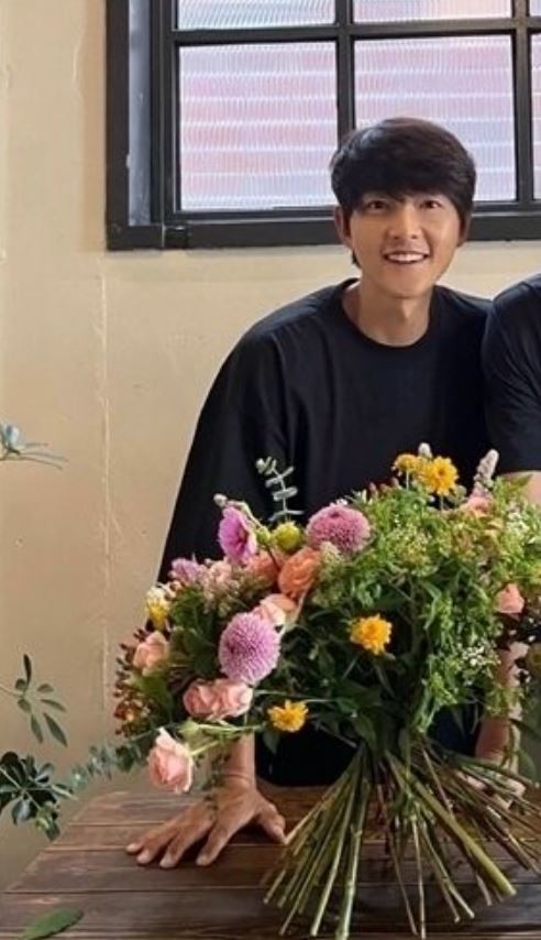 Song Joong-ki with flowers. / Florist's Instagram