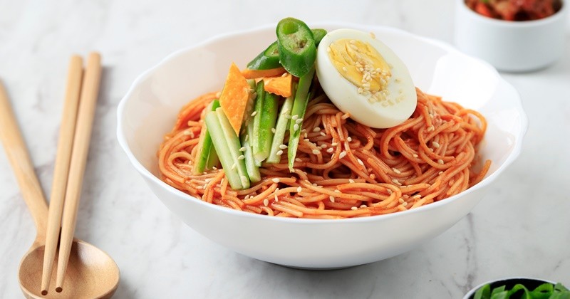 비빔면 / Ika Rahma H-shutterstock.com