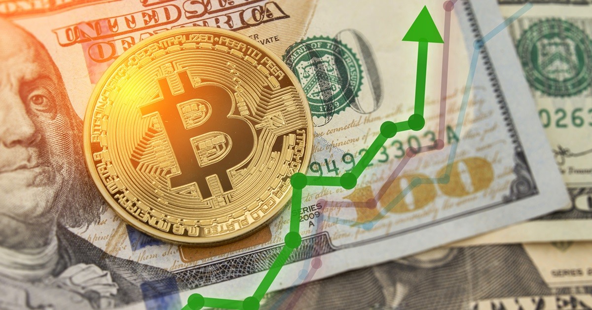 가상화폐(가상자산·코인) 비트코인(BTC) 주화 및 달러 이미지 / Travis Wolfe-shutterstock.com