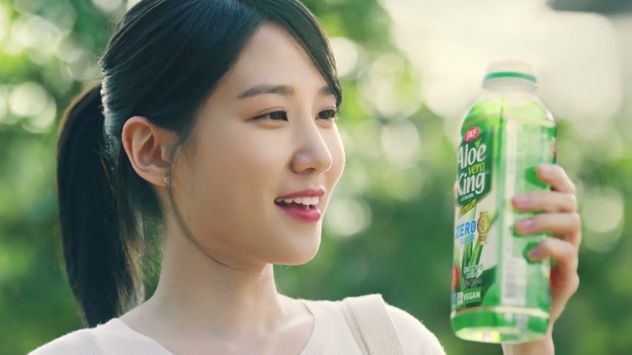 박은빈은 ‘알로에 베라 킹’ 모델로 활동한 바 있다.