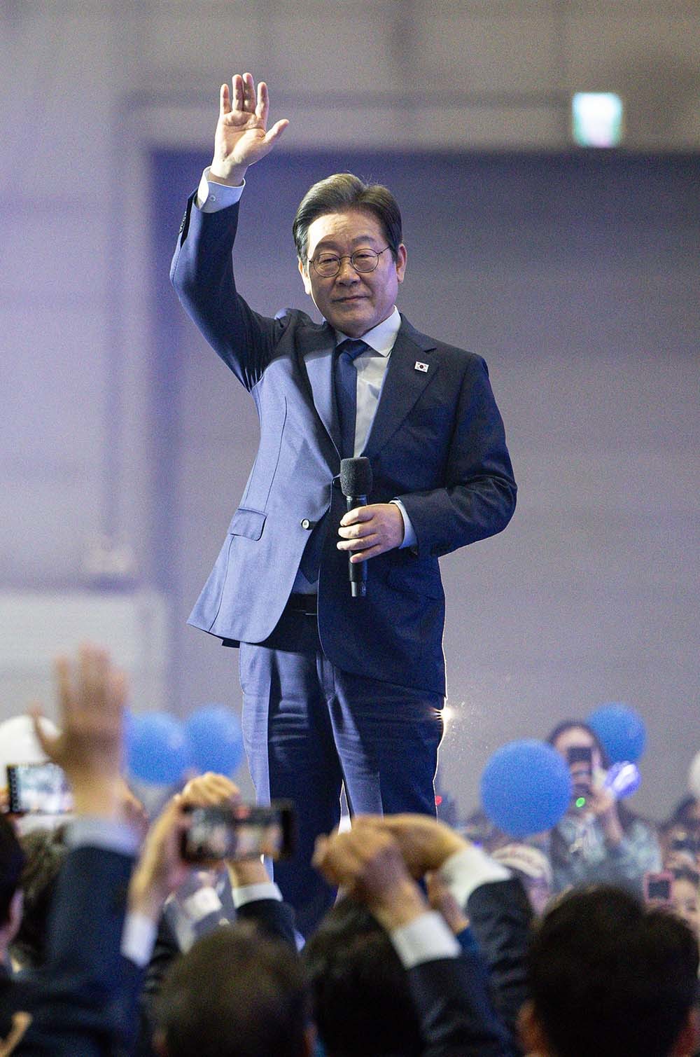 21대 대선 더불어민주당 후보로 선출된 이재명 후보가 27일 경기 고양시 킨텍스에서 열린 수도권·강원·제주 합동연설회에서 수락연설을 하고 있다. / 뉴스1