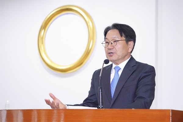 강기정 광주광역시장이 28일 오전 동구 원불교 광주교당에서 열린 ‘원불교 110주년 대각개교절 경축식’에 참석해 축사를 하고 있다./광주광역시 제공