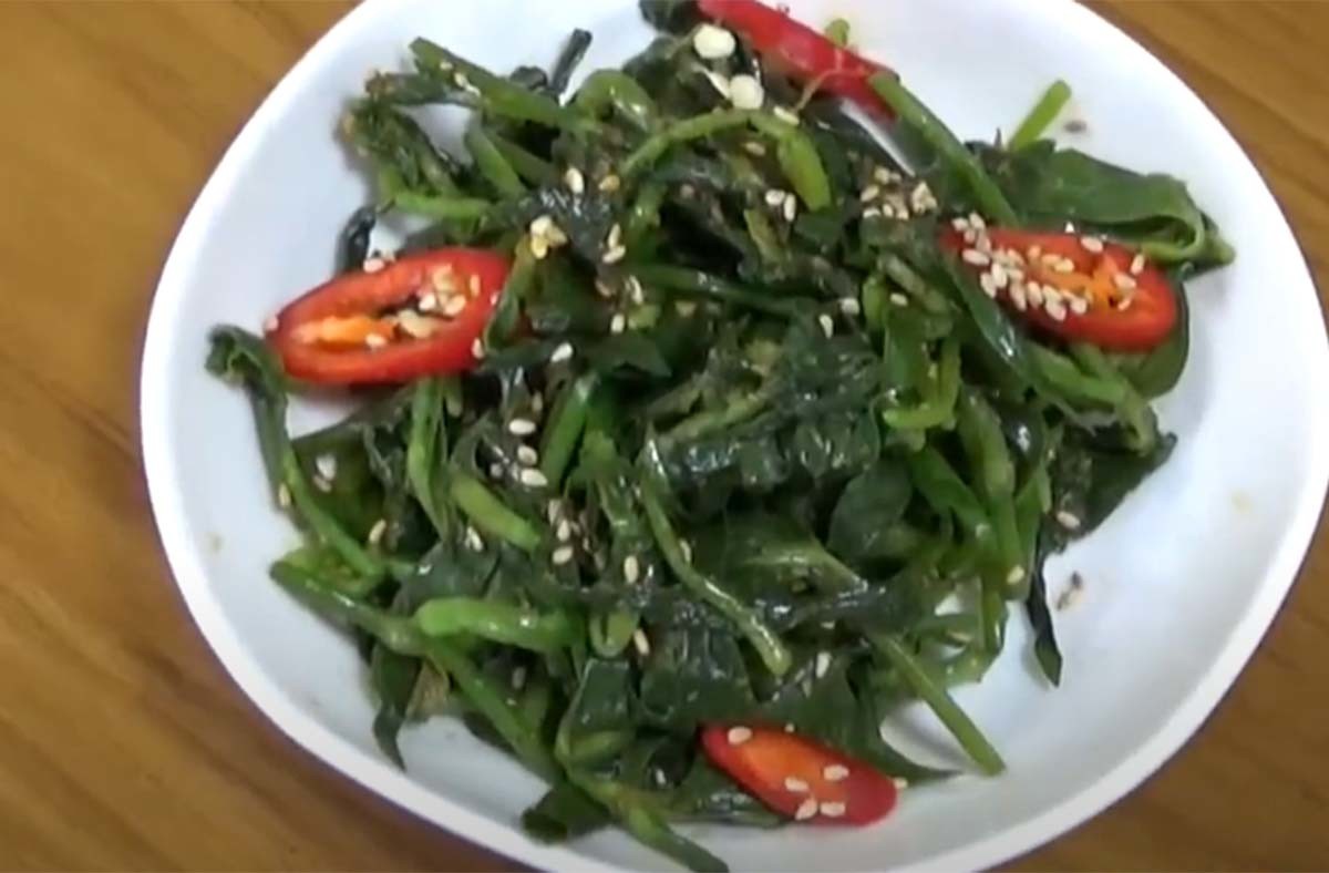 닭의장풀 무침 / '지안농원TV' 유튜브 영상 캡처