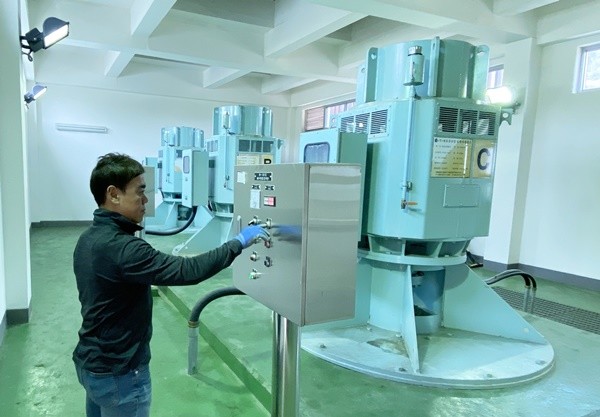 보성군 시설 전담 관리자와 전문가가 펌프장 시설을 점검하고 있다.