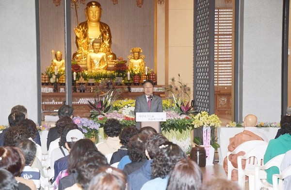강기정 광주광역시장이 불기 2569년 ‘부처님 오신 날’인 5일 서구 무각사에서 열린 봉축법요식에 참석해 축사를 하고 있다./광주광역시 제공
