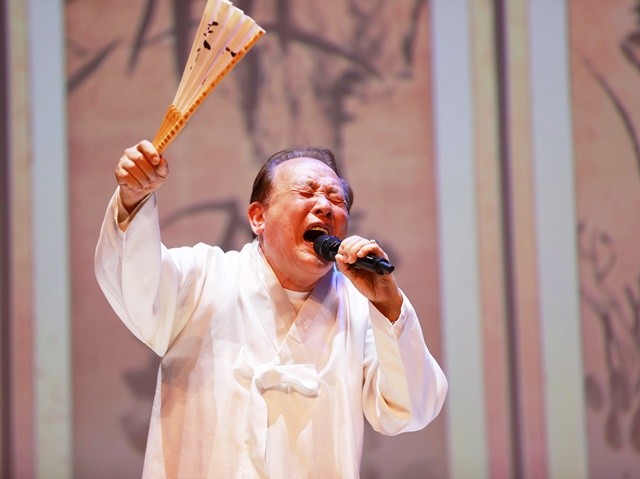 조상현 국창의 특별 공연이 펼쳐지고 있다.