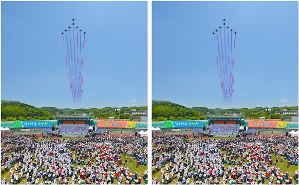 대한민국 공군 특수비행팀 블랙이글스가 개막축하 에어쇼를 펼치고 있다.