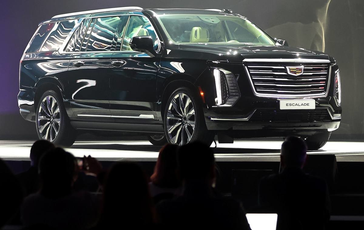 더 뉴 에스컬레이드는 2열 편의 기능을 대폭 강화했고, 55인치 디스플레이와 스피커 40개를 탑재해 운전자와 탑승자의 시·청각 편의를 더 높인 것이 특징으로 꼽힌다. / 뉴스1