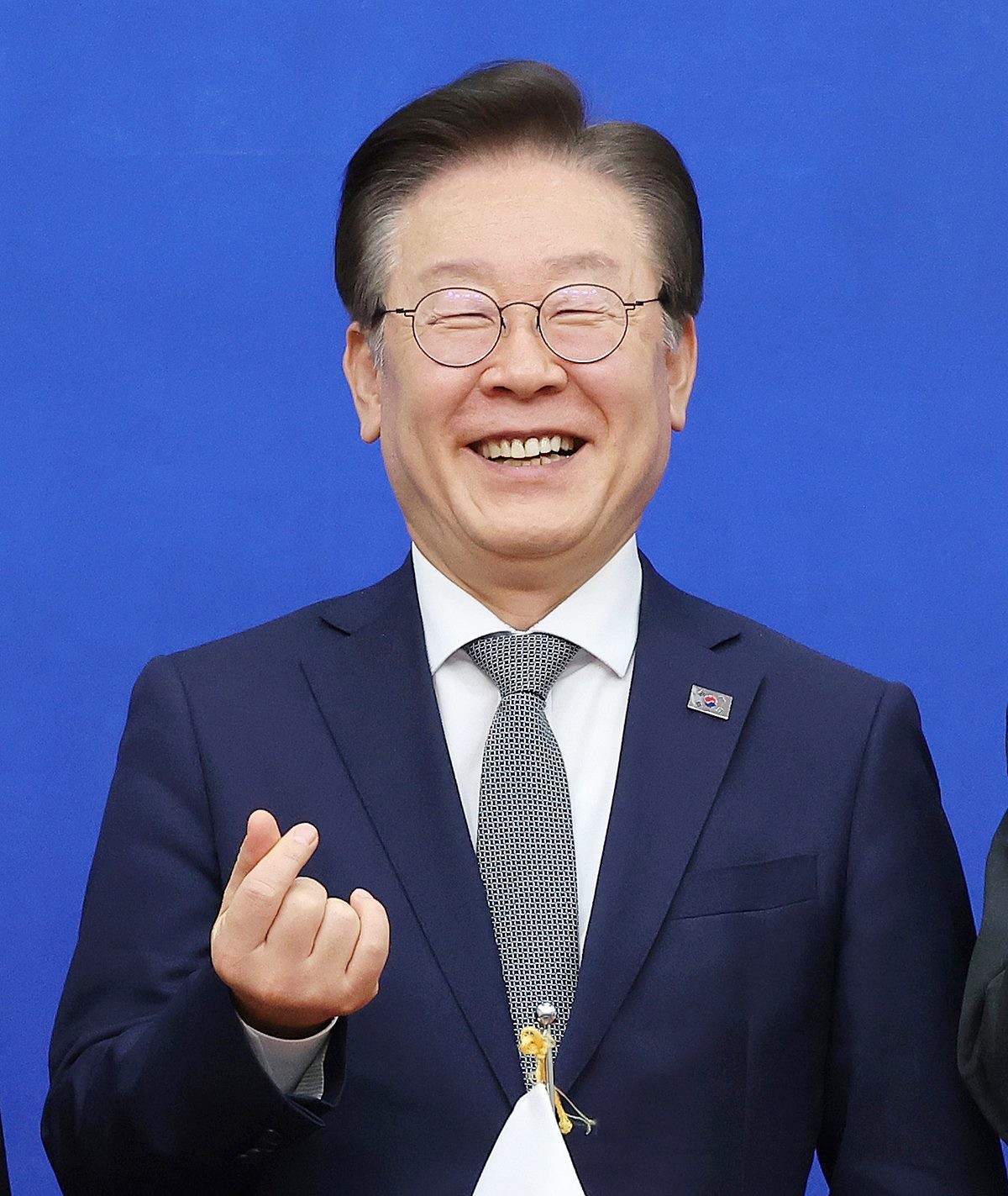 이재명 더불어민주당 대표가 손하트를 날리고 있다. 자료 사진 / 연합뉴스