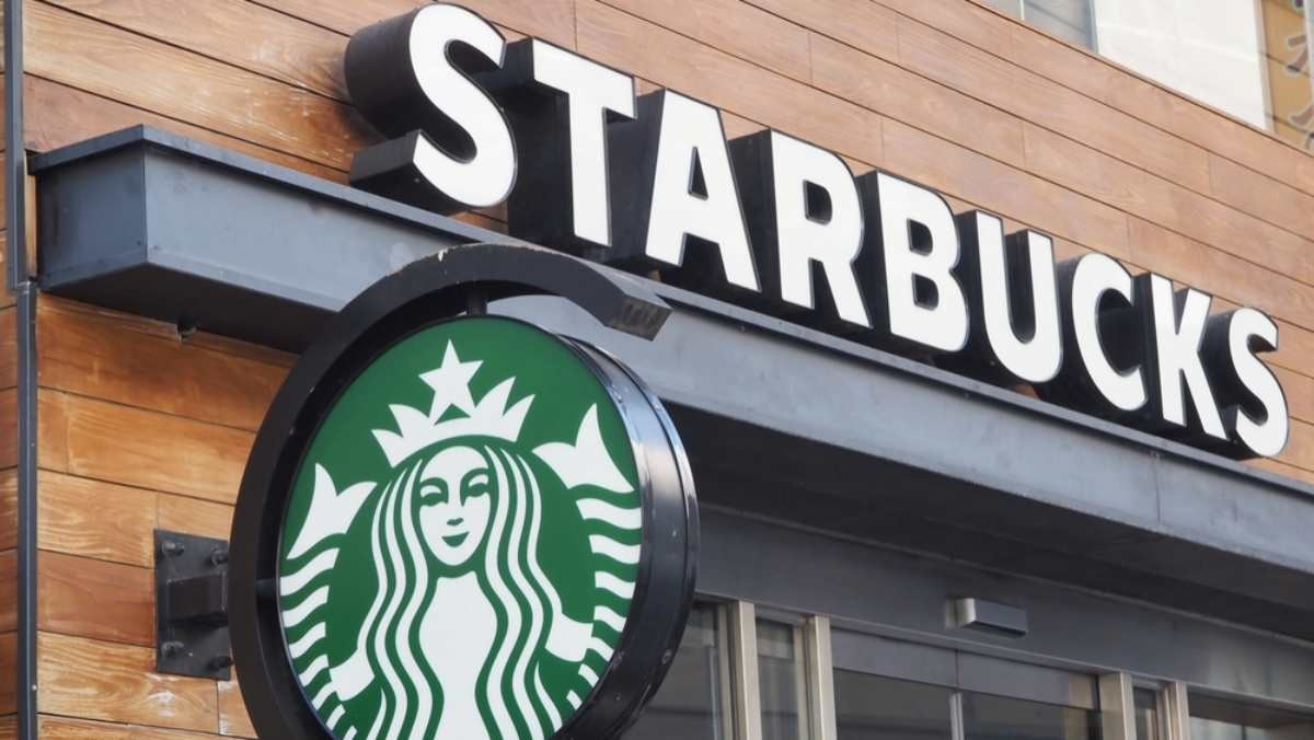 스타벅스 간판과 로고 / Ned Snowman-shutterstock.com