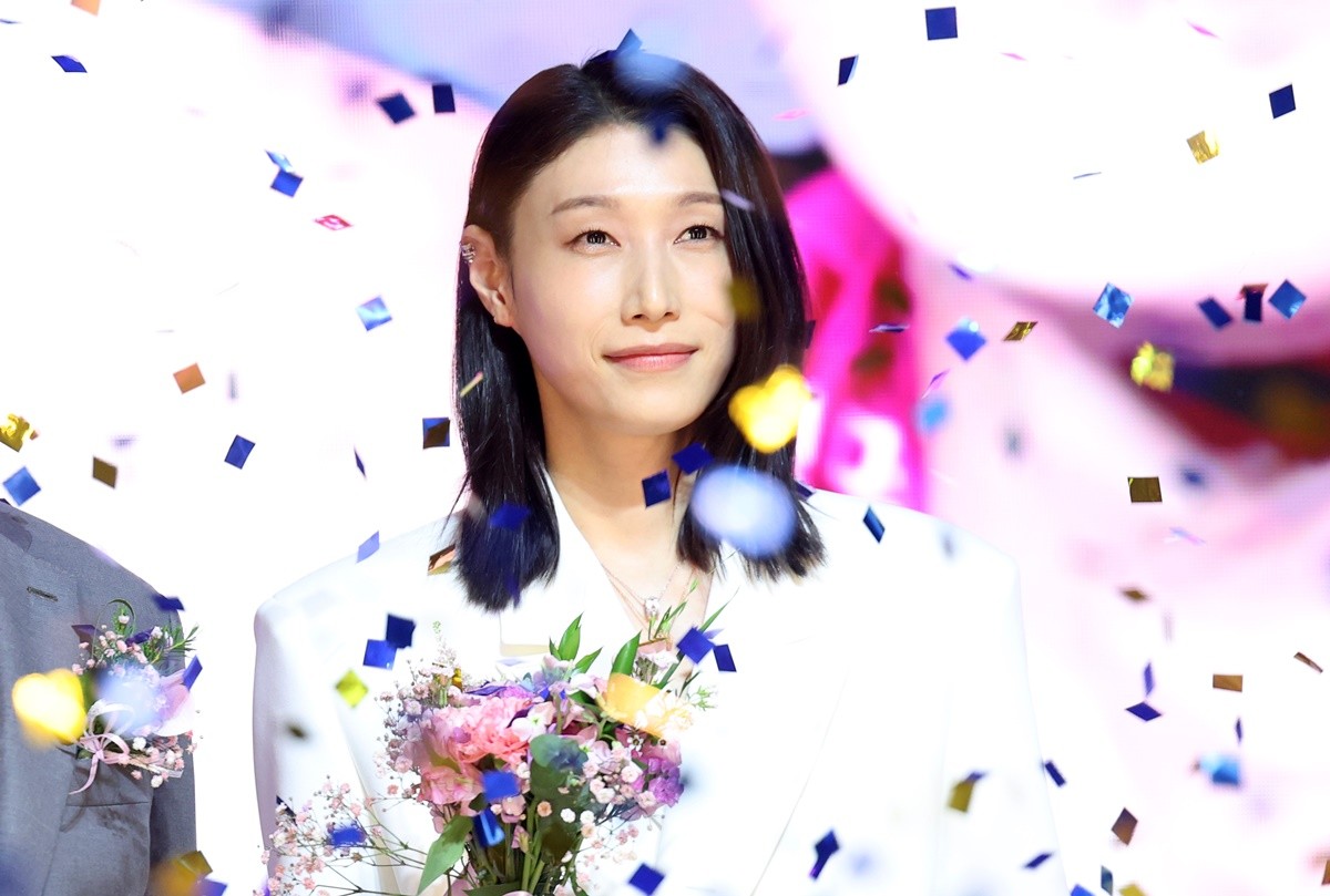 한국 배구 레전드 김연경 모습. 기사 이해를 돕기 위한 자료 사진. 김연경은 최근 지도자의 길과 관련해 '어렸을 때부터 지도자를 하고 싶었다. 그러나 좋은 선수가 모두 좋은 지도자가 되진 않는다. 공부를 열심히 해야 한다'라며 '쉽지 않은 길인데 여러 가지를 생각하고 있다'라고 밝혔다. / 뉴스1