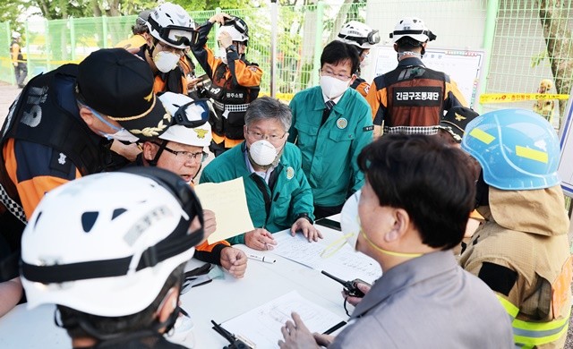 박병규 광산구청장이 화재 직후 현장을 찾아 직접 대응을 지휘했다.