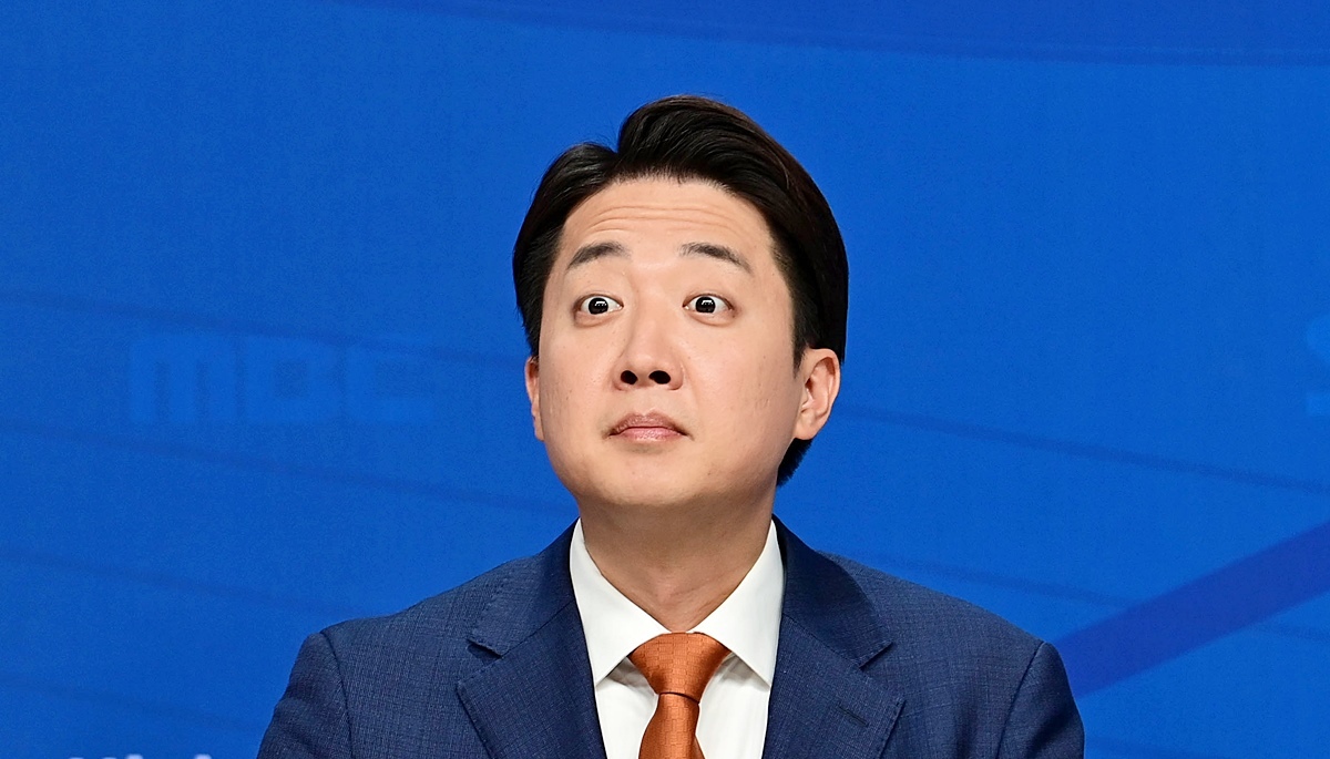 떡 나눠준 이준석 모친 논란…'선관위 입장'이 나왔다