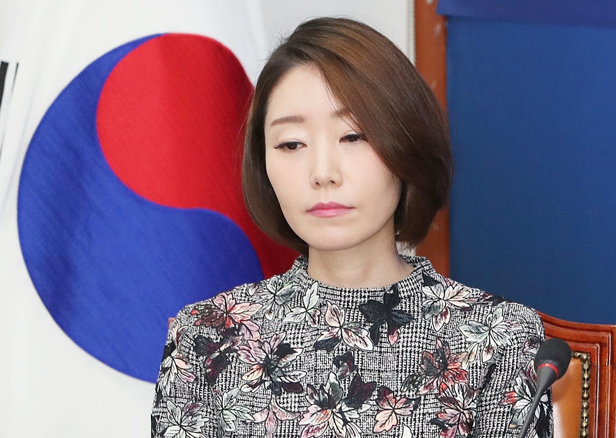 강선우 더불어민주당 의원 자료 사진.     강선우 의원실에 따르면 강 의원이 지난 1일 오후 6시쯤 서울지하철 5호선 발산역 3번 출구 앞에서 집중 유세를 펼치던 중 지나가던 남성이 소지하고 있던 가방으로 강 의원의 오른팔 부위를 가격했다고 밝혔다. 이 남성은 곧바로 현장에 있던 경찰에 의해 제지돼 인계된 것으로 전해졌다.     / 뉴스1