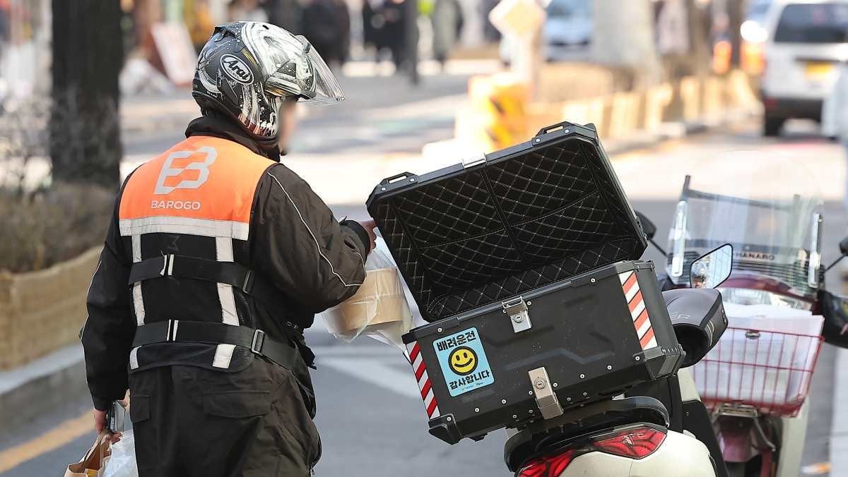 배달을 하는 라이더 / 뉴스1