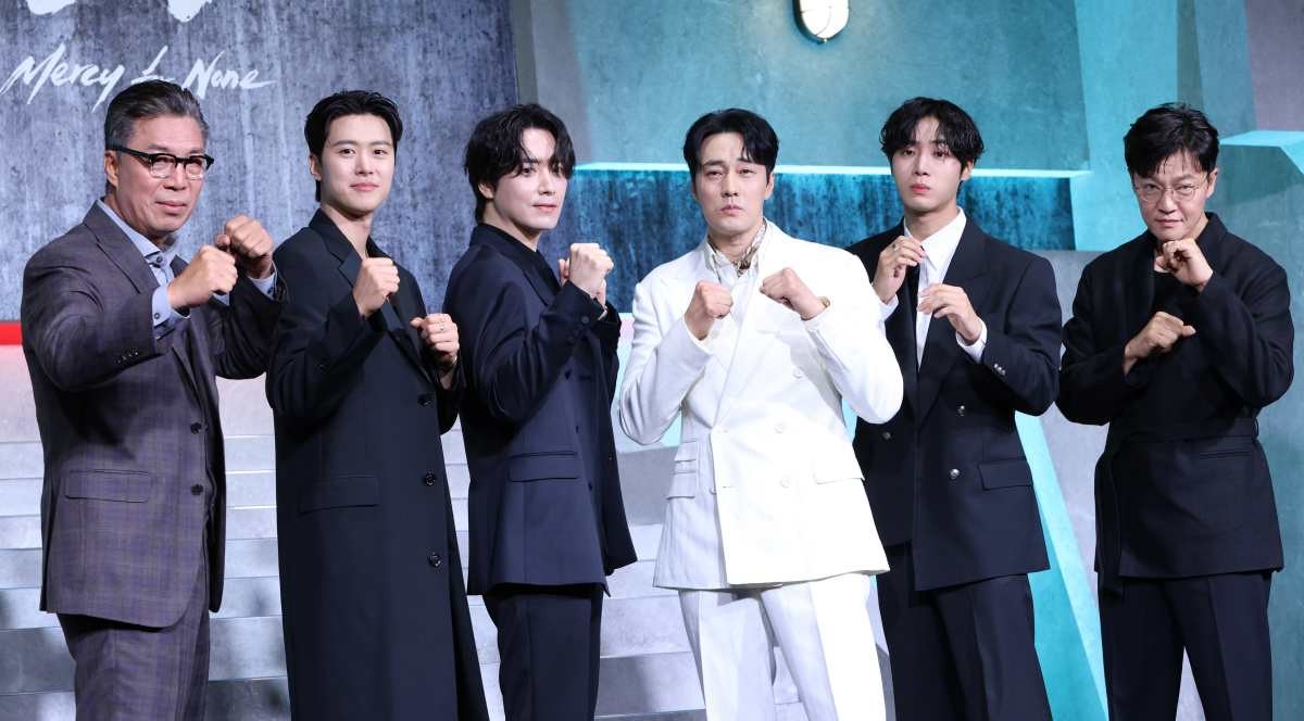 '광장'의 빛나는 주역들. (왼쪽부터)배우 안길강, 공명, 이준혁, 소지섭, 추영우, 조한철. / 뉴스1