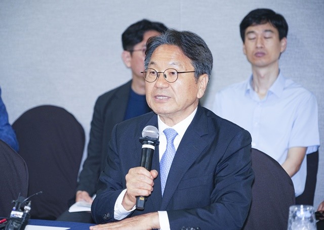 강기정 광주광역시장이 10일 오후 서울 여의도 국회 본관에서 열린 ‘광주 국회의원-광주시 국정과제 대응 간담회’에서 인사말을 하고 있다./ 광주광역시 제공