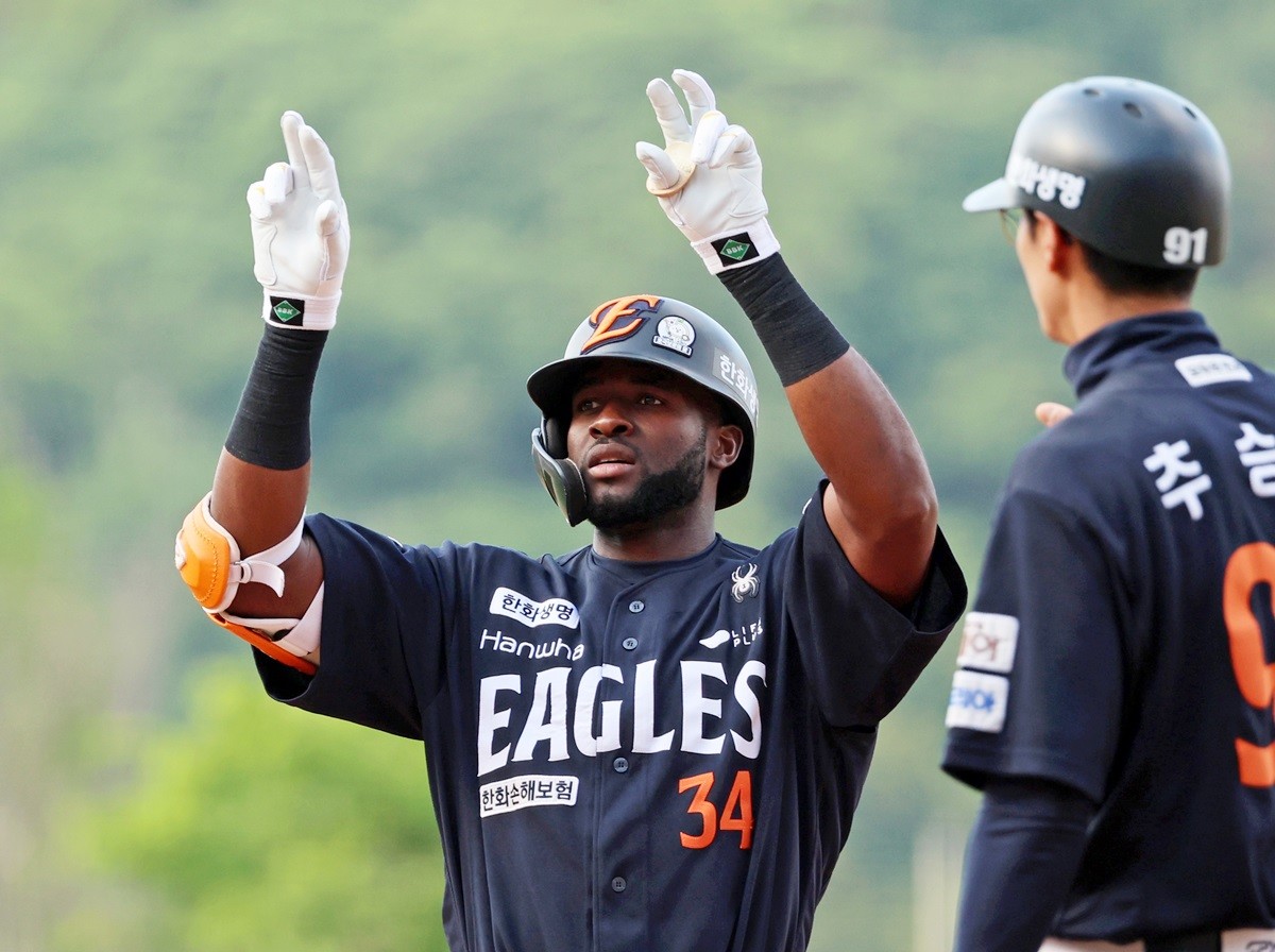 한화 이글스의 외국인 타자 에스테반 플로리얼. 플로리얼은 오른쪽 손등에 입은 사구 부상으로 대전 한화생명 볼파크에서 10~12일 열리는 두산 베어스와의 주중 3연전에서 결국 타석에 들어서지 못하게 됐다.      / 연합뉴스