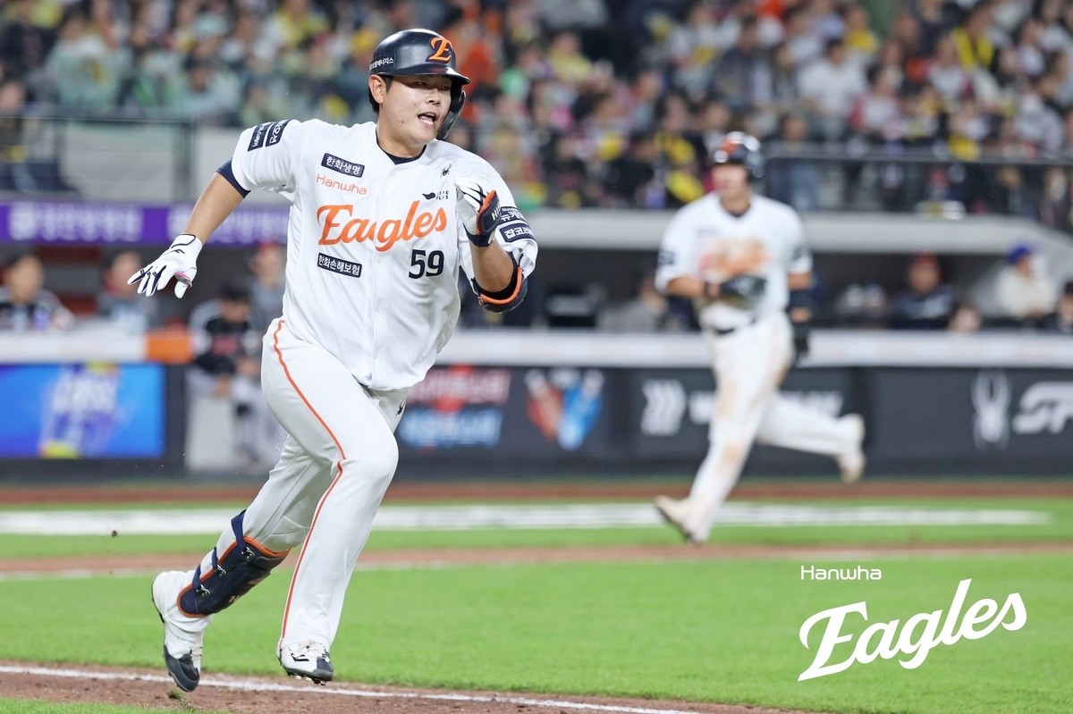 퓨처스리그에서 4연타석 홈런을 기록한 한화 이글스 타자 허인서 자료 사진. 허인서는 지난 10일 충남 서산에서 열린 두산 베어스와 퓨처스리그 경기에 7번 타자 포수로 선발 출전해 3회 말부터 3연타석 홈런을 날렸다. 3회 말 중월 3점 홈런, 6회와 8회에는 좌월, 우월 1점 홈런 하나씩을 기록했다. 또 11일 같은 장소에서 열린 두산 베어스와의 경기에서는 5번 지명 타자로 나와 2회 말 좌월 솔로포를 날려 4연타석 홈런 진기록을 달성했다. / 한화 이글스 제공