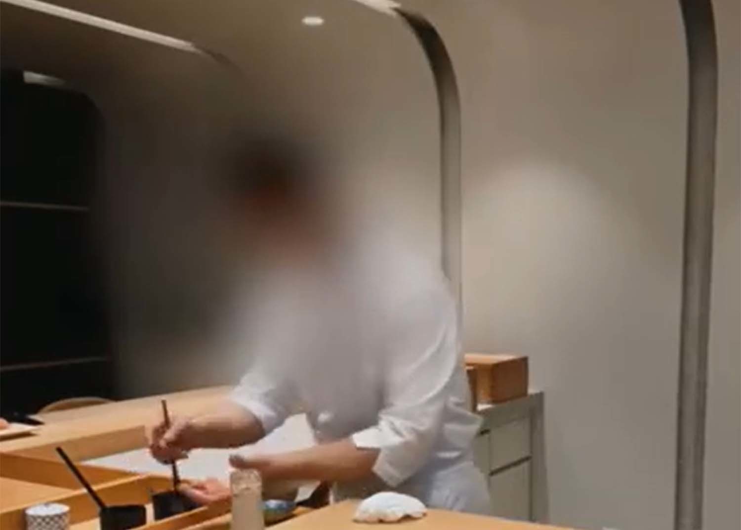 셰프 이모 씨가 음식을 만드는 모습. / MBC 뉴스 영상 캡처