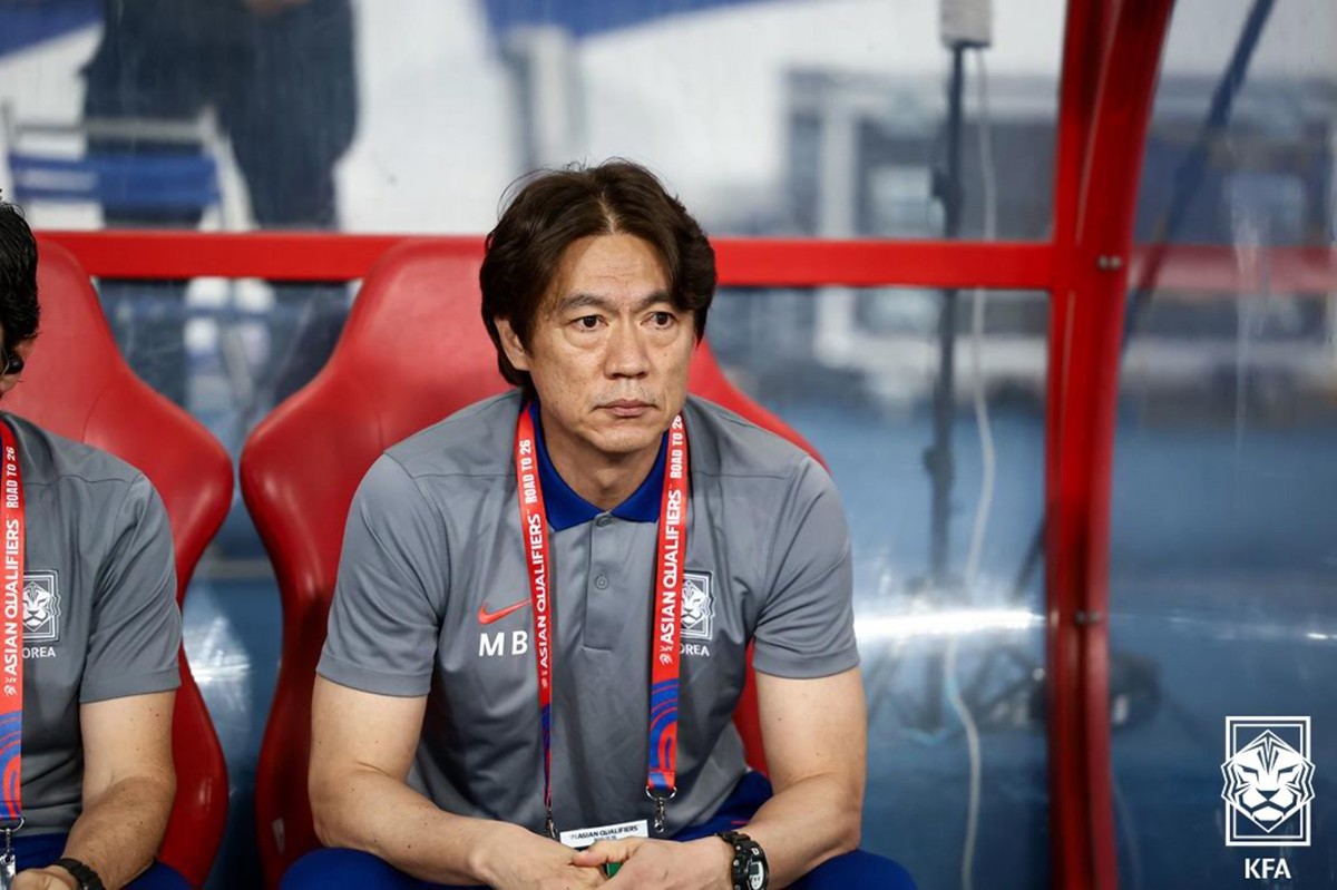 북중미 월드컵 예선 경기 지켜보는 홍명보 감독 / 뉴스1