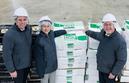 아일랜드 소고기의 한국 도착을 축하하는 사진으로 마틴 헤이든 아일랜드 농식품해양부 장관, 보웨이 공 리피 미트 아시아 지역 세일즈 매니저, 짐 오툴 아일랜드 식품청 CEO (왼쪽부터, 사진제공: 보드비아)