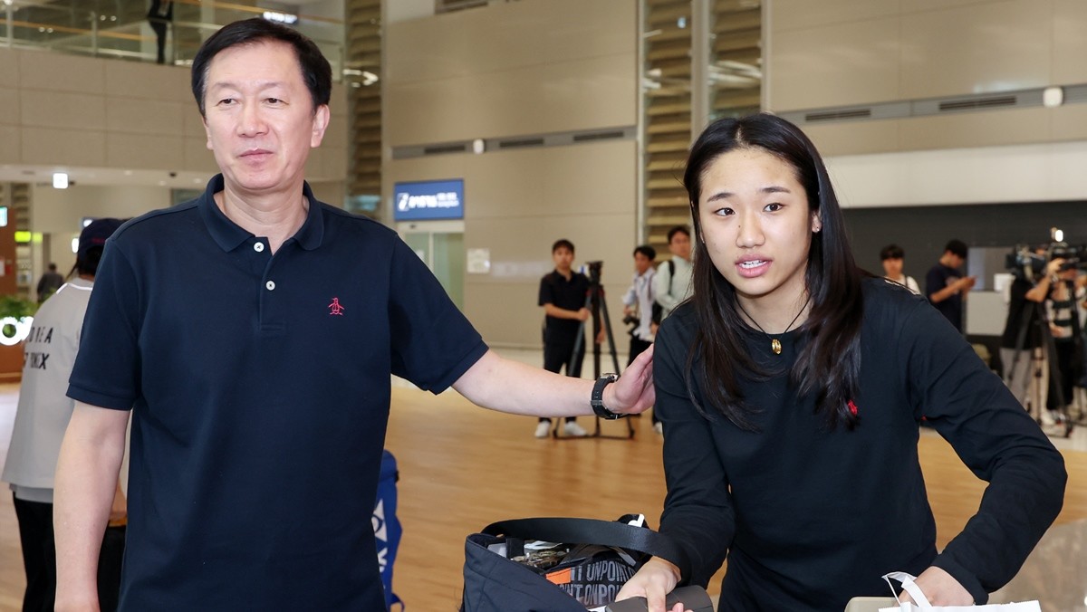 박주봉 감독과 안세영 / 뉴스1