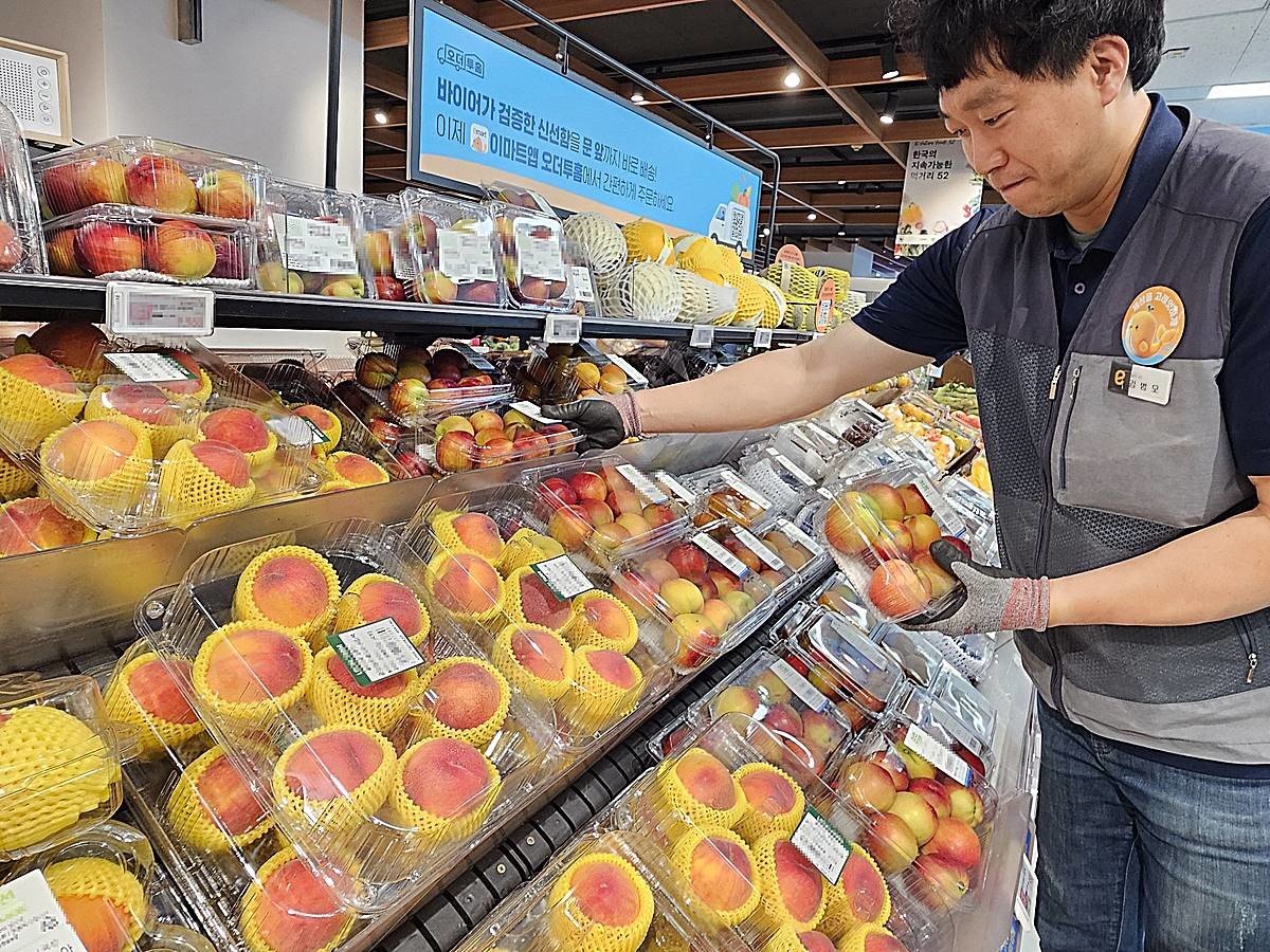 신비복숭아 / 연합뉴스, 이마트 제공