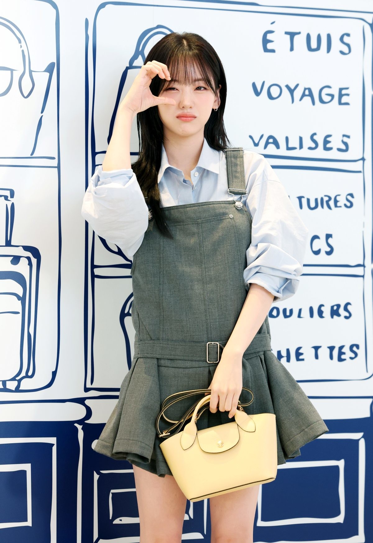 지난 4일 서울 서초구 신세계백화점 강남점에서 열린 패션 브랜드 롱샴(Longchamp)의 '파리지앵 아티장' 팝업 오픈 행사에 참석한 배우 조이현. / 뉴스1