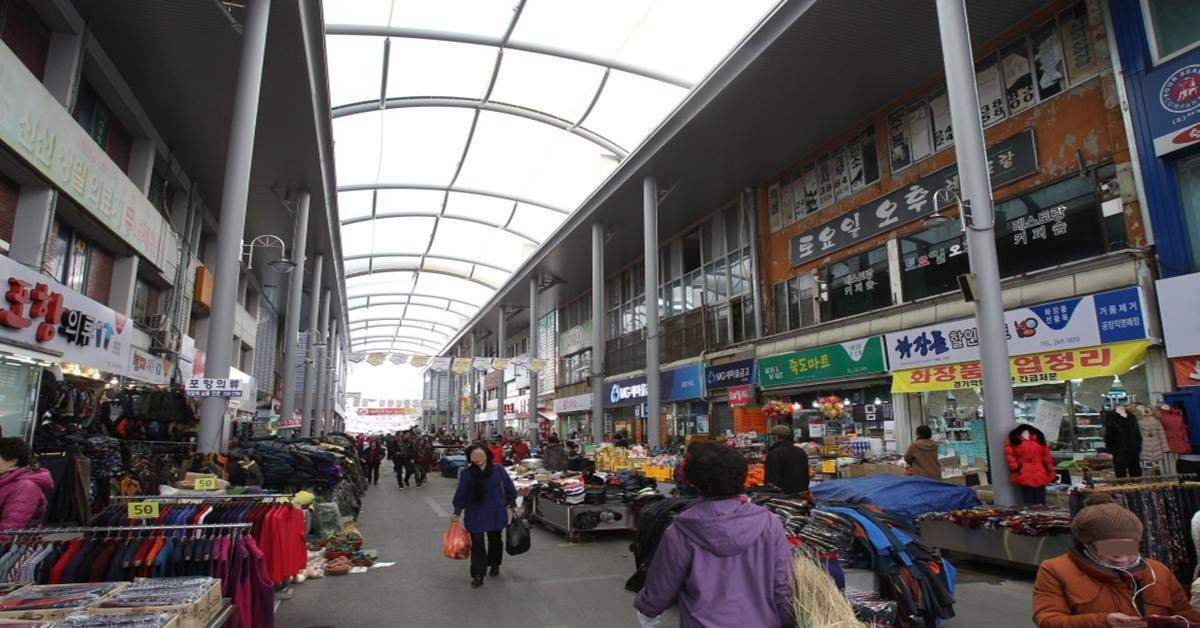 경상북도는 정부 추경에 따른 2025년 지역사랑상품권 발행지원사업의 국비 547억원을 확보했다. 사진은 포항죽도시장 전경/포항시