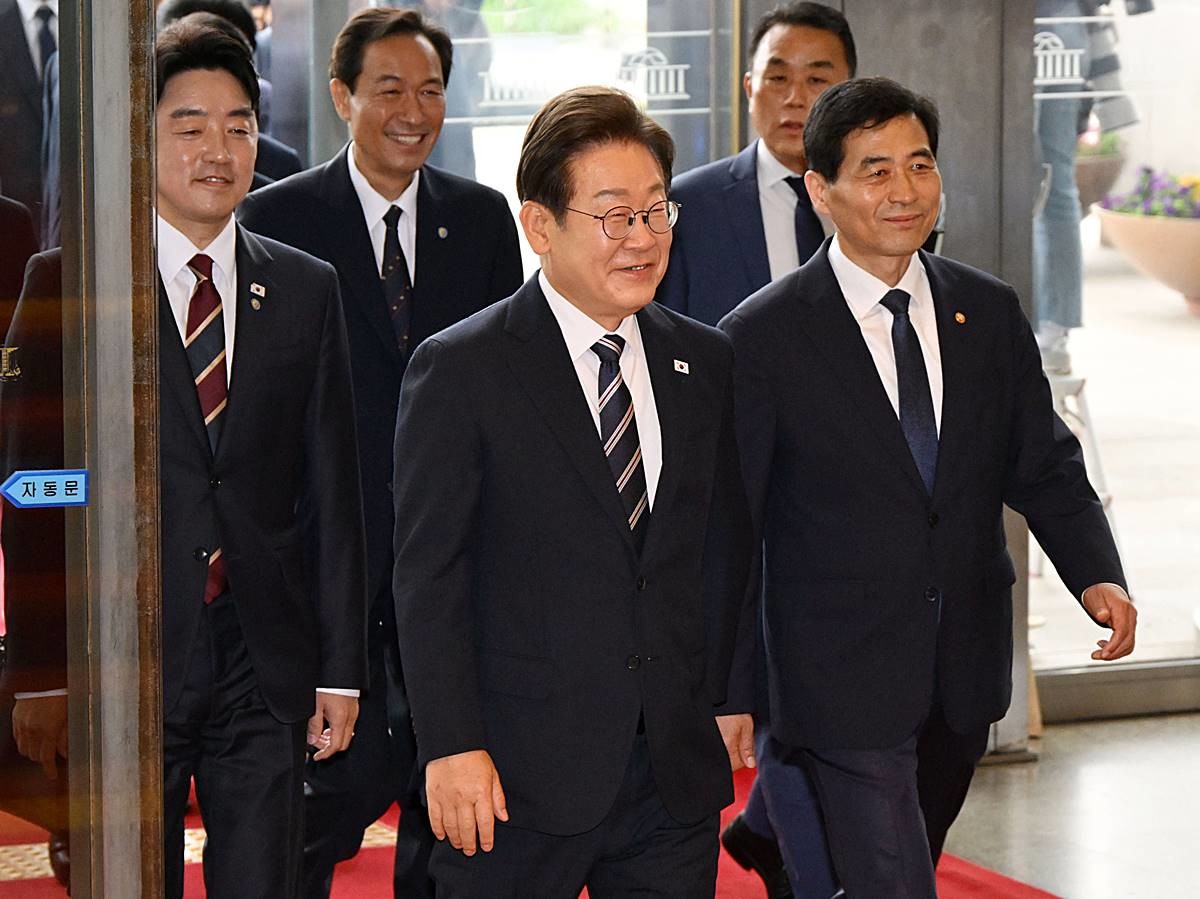 이재명 대통령이 26일 취임 이후 첫 추가경정예산안 시정연설을 위해 서울 여의도 국회에 도착하고 있다 / 뉴스1
