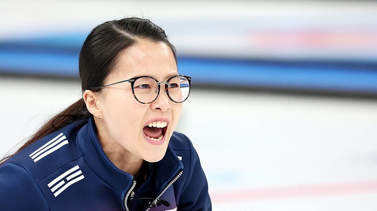 2022 베이징 동계올림픽 컬링 여자 단체전 한국과 스웨덴의 경기에서 팀킴 김은정이 소리치고 있다 / 뉴스1