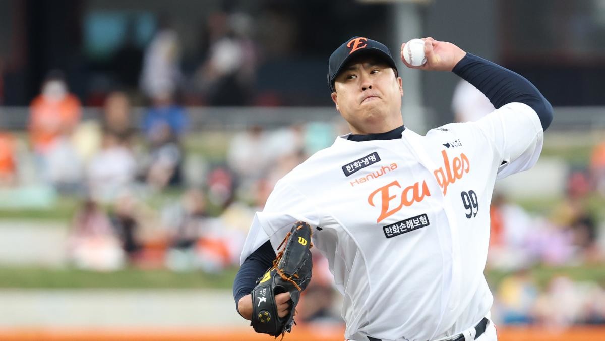 지난 5일 대전 한화생명볼파크에서 열린 '2025 신한 SOL 뱅크 KBO리그' 프로야구 한화이글스 대 kt위즈 경기에서 한화 선발 류현진이 투구하고 있다. / 뉴스1