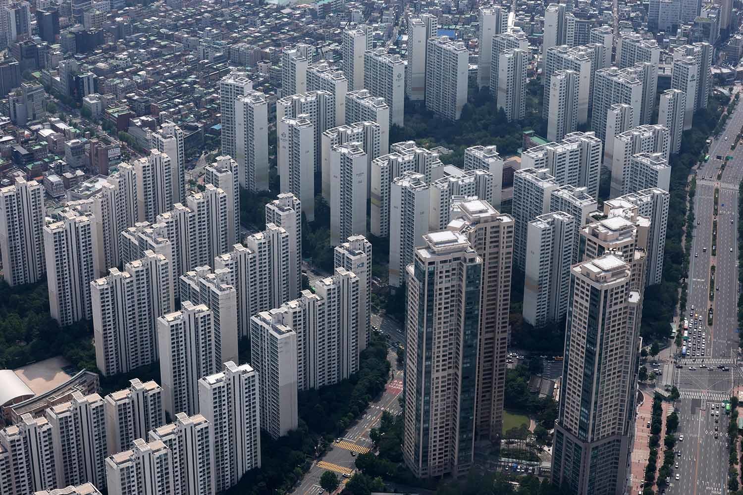 19일 송파구 서울스카이전망대에서 바라본 서울 송파구 아파트단지 모습.